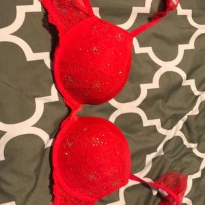 Never Worn Victoria Secret bra size 34D